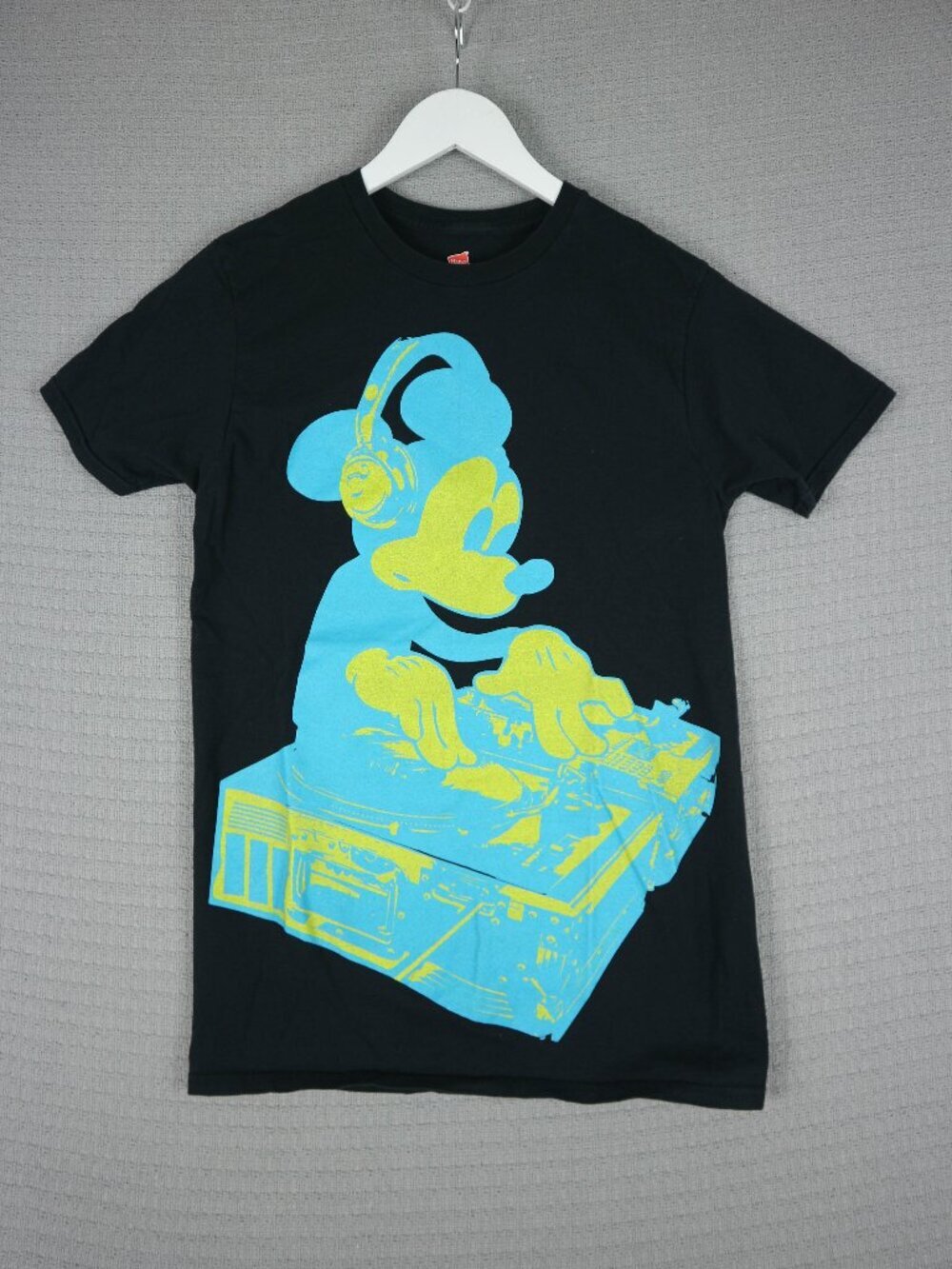 Hanes Walt Disney Black Cotton Tee DJ Mens Small